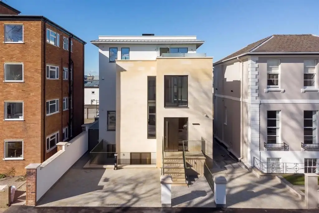 Priory Villa, a contemporary new-build home in Cheltenham by Thorn Homes